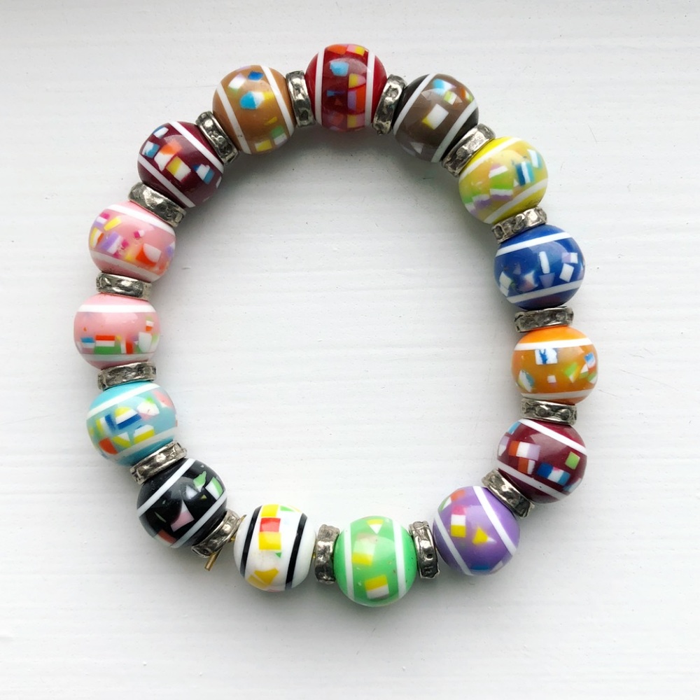 Colorful vintage confetti beaded stretch bracelet